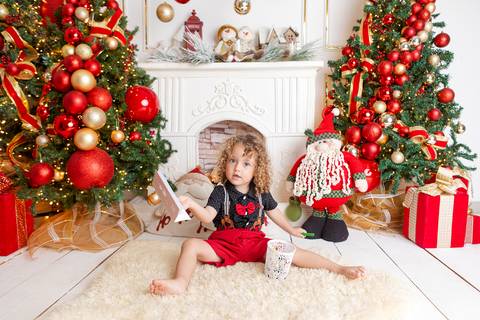 ensaio de natal bebê touca de papai noel brasilia df registrado pela fotógrafa letícia franco papai noel arvore guirlanda pijama carter's carters  trailer neve
'