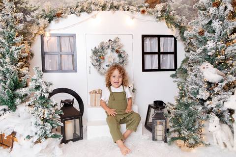 ensaio de natal bebê touca de papai noel brasilia df registrado pela fotógrafa letícia franco papai noel arvore guirlanda pijama carter's carters  trailer neve
'