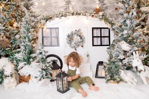 ensaio de natal bebê touca de papai noel brasilia df registrado pela fotógrafa letícia franco papai noel arvore guirlanda pijama carter's carters  trailer neve
'