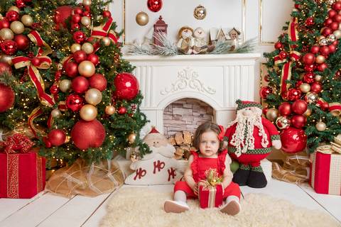 ensaio de natal bebê touca de papai noel brasilia df registrado pela fotógrafa letícia franco papai noel arvore guirlanda pijama carter's carters  trailer neve
'