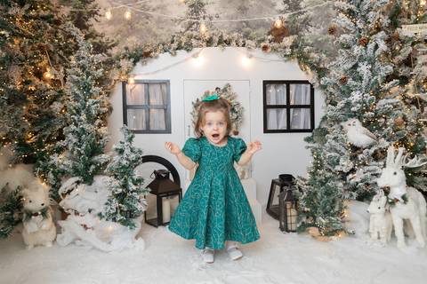 ensaio de natal bebê touca de papai noel brasilia df registrado pela fotógrafa letícia franco papai noel arvore guirlanda pijama carter's carters  trailer neve
'