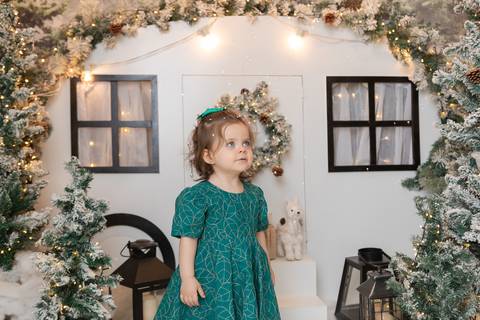 ensaio de natal bebê touca de papai noel brasilia df registrado pela fotógrafa letícia franco papai noel arvore guirlanda pijama carter's carters  trailer neve
'