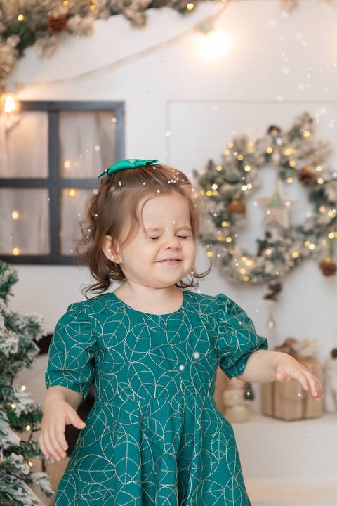 ensaio de natal bebê touca de papai noel brasilia df registrado pela fotógrafa letícia franco papai noel arvore guirlanda pijama carter's carters  trailer neve
'