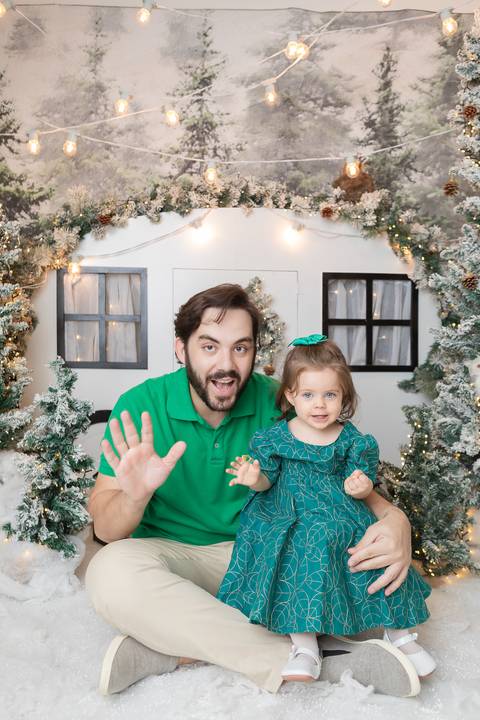 ensaio de natal bebê touca de papai noel brasilia df registrado pela fotógrafa letícia franco papai noel arvore guirlanda pijama carter's carters  trailer neve
'