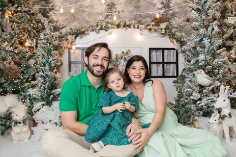 ensaio de natal bebê touca de papai noel brasilia df registrado pela fotógrafa letícia franco papai noel arvore guirlanda pijama carter's carters  trailer neve
'