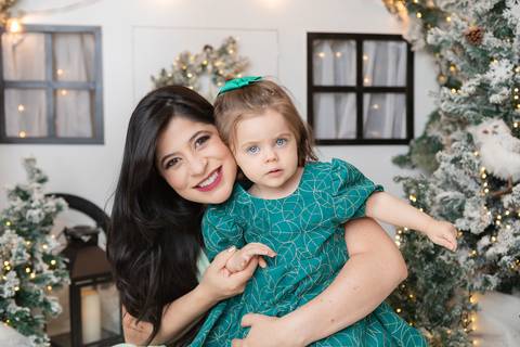 ensaio de natal bebê touca de papai noel brasilia df registrado pela fotógrafa letícia franco papai noel arvore guirlanda pijama carter's carters  trailer neve
'