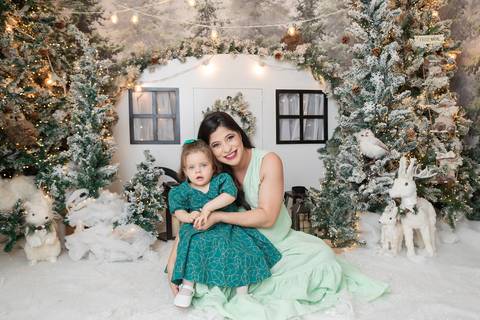 ensaio de natal bebê touca de papai noel brasilia df registrado pela fotógrafa letícia franco papai noel arvore guirlanda pijama carter's carters  trailer neve
'