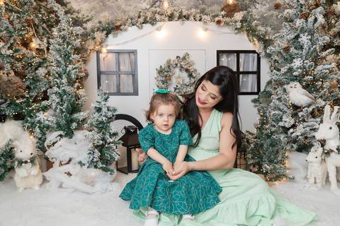 ensaio de natal bebê touca de papai noel brasilia df registrado pela fotógrafa letícia franco papai noel arvore guirlanda pijama carter's carters  trailer neve
'