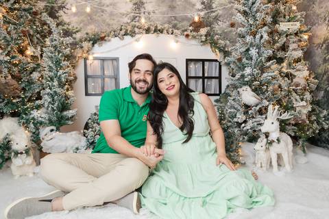 ensaio de natal bebê touca de papai noel brasilia df registrado pela fotógrafa letícia franco papai noel arvore guirlanda pijama carter's carters  trailer neve
'