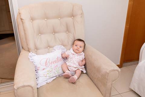 brasilia fotógrafa brasília df distrito federal baby bebe book melhor franco letícia lifestyle 2 meses mamãe mãe amametando pai brincando primo beijando avó dando leite no copo'