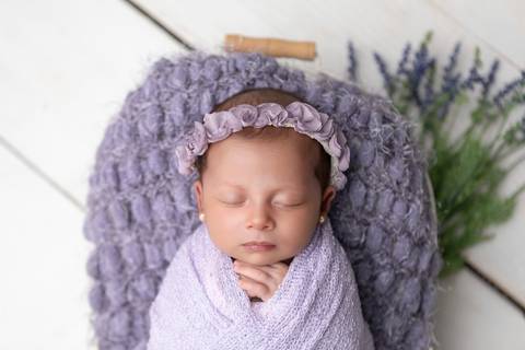 bebê recém nascido newborn brasilia fotografa fotografo fotógrafa brasília df distrito federal baby bebe reborn book melhor leticia franco letícia  wrap enrolado 
'