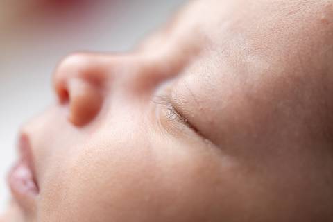 bebê recém nascido newborn brasilia fotografa fotografo fotógrafa brasília df distrito federal baby bebe reborn book melhor leticia franco letícia  wrap enrolado 
'