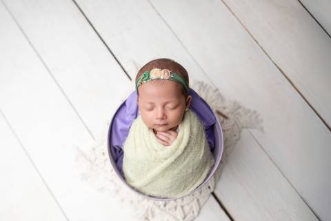 bebê recém nascido newborn brasilia fotografa fotografo fotógrafa brasília df distrito federal baby bebe reborn book melhor leticia franco letícia  wrap enrolado 
'