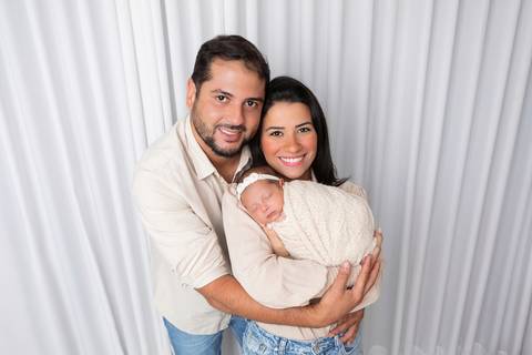 bebê recém nascido newborn brasilia fotografa fotografo fotógrafa brasília df distrito federal baby bebe reborn book melhor leticia franco letícia  wrap enrolado 
'