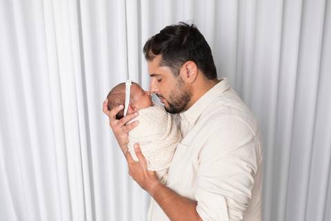 bebê recém nascido newborn brasilia fotografa fotografo fotógrafa brasília df distrito federal baby bebe reborn book melhor leticia franco letícia  wrap enrolado 
'