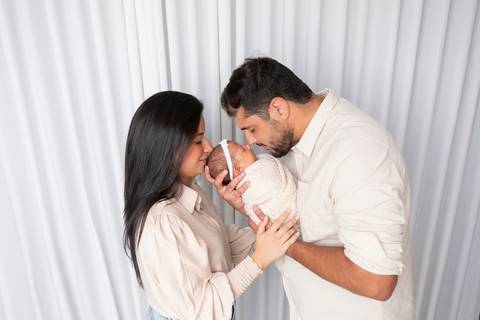 bebê recém nascido newborn brasilia fotografa fotografo fotógrafa brasília df distrito federal baby bebe reborn book melhor leticia franco letícia  wrap enrolado 
'