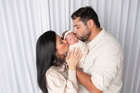 bebê recém nascido newborn brasilia fotografa fotografo fotógrafa brasília df distrito federal baby bebe reborn book melhor leticia franco letícia  wrap enrolado 
'