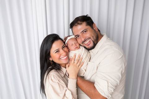 bebê recém nascido newborn brasilia fotografa fotografo fotógrafa brasília df distrito federal baby bebe reborn book melhor leticia franco letícia  wrap enrolado 
'