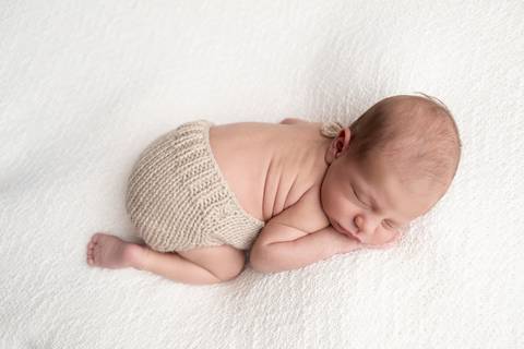 bebê recém nascido newborn brasilia fotografa fotografo fotógrafa brasília df distrito federal baby bebe reborn book melhor leticia franco letícia  wrap enrolado 
'