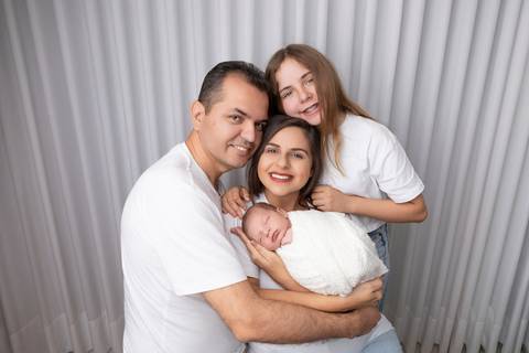 bebê recém nascido newborn brasilia fotografa fotografo fotógrafa brasília df distrito federal baby bebe reborn book melhor leticia franco letícia  wrap enrolado 
'