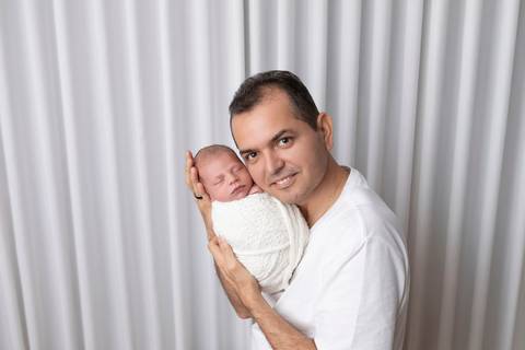 bebê recém nascido newborn brasilia fotografa fotografo fotógrafa brasília df distrito federal baby bebe reborn book melhor leticia franco letícia  wrap enrolado 
'
