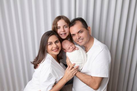 bebê recém nascido newborn brasilia fotografa fotografo fotógrafa brasília df distrito federal baby bebe reborn book melhor leticia franco letícia  wrap enrolado 
'