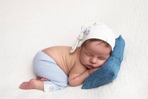 bebê recém nascido newborn brasilia fotografa fotografo fotógrafa brasília df distrito federal baby bebe reborn book melhor leticia franco letícia  wrap enrolado 
astronauta'