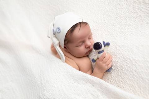 bebê recém nascido newborn brasilia fotografa fotografo fotógrafa brasília df distrito federal baby bebe reborn book melhor leticia franco letícia  wrap enrolado 
astronauta'