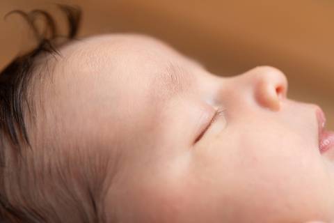 bebê recém nascido newborn brasilia fotografa fotografo fotógrafa brasília df distrito federal baby bebe reborn book melhor leticia franco letícia  wrap enrolado 
astronauta'