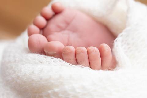 bebê recém nascido newborn brasilia fotografa fotografo fotógrafa brasília df distrito federal baby bebe reborn book melhor leticia franco letícia  wrap enrolado 
astronauta'