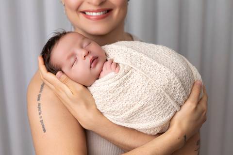 bebê recém nascido newborn brasilia fotografa fotografo fotógrafa brasília df distrito federal baby bebe reborn book melhor leticia franco letícia  wrap enrolado 
astronauta'