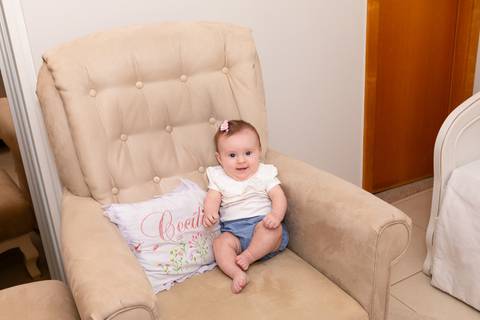 brasilia fotógrafa brasília df distrito federal baby bebe book melhor franco letícia lifestyle 4 meses mamãe mãe amametando pai brincando primo beijando avó dando leite no copo irmãos'