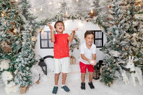 ensaio de natal bebê touca de papai noel brasilia df registrado pela fotógrafa letícia franco papai noel arvore guirlanda pijama carter's carters  trailer neve
'