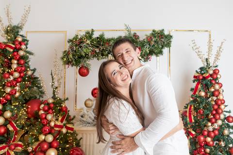 ensaio de natal bebê touca de papai noel brasilia df registrado pela fotógrafa letícia franco papai noel arvore guirlanda pijama carter's carters  trailer neve
'