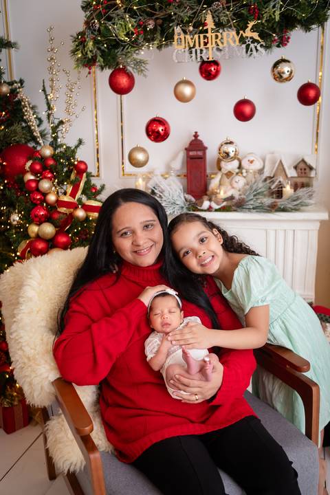 ensaio de natal bebê touca de papai noel brasilia df registrado pela fotógrafa letícia franco papai noel arvore guirlanda pijama carter's carters  trailer neve
'