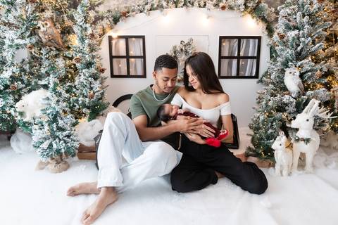 bebê recém nascido newborn brasilia fotografa fotografo fotógrafa brasília df distrito federal baby bebe reborn book melhor leticia franco letícia  wrap enrolado 
ensaio de natal bebê touca de papai noel brasilia df registrado pela fotógrafa letícia franc'