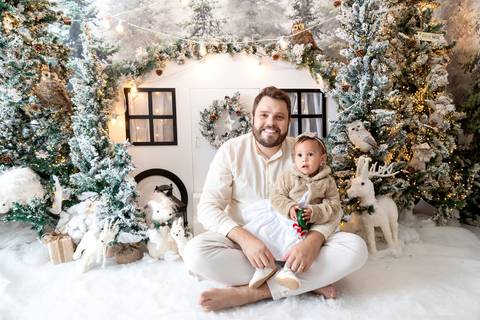 ensaio de natal bebê touca de papai noel brasilia df registrado pela fotógrafa letícia franco papai noel arvore guirlanda pijama carter's carters  trailer neve
'