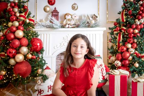 ensaio de natal bebê touca de papai noel brasilia df registrado pela fotógrafa letícia franco papai noel arvore guirlanda pijama carter's carters  trailer neve
'