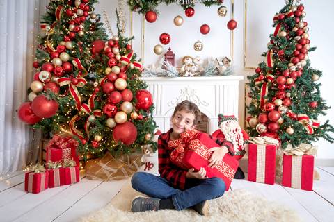 ensaio de natal bebê touca de papai noel brasilia df registrado pela fotógrafa letícia franco papai noel arvore guirlanda pijama carter's carters  trailer neve
'