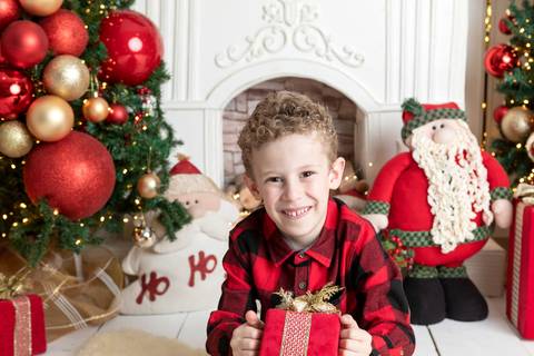 ensaio de natal bebê touca de papai noel brasilia df registrado pela fotógrafa letícia franco papai noel arvore guirlanda pijama carter's carters  trailer neve
ensaio de natal em brasilia'