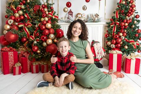 ensaio de natal bebê touca de papai noel brasilia df registrado pela fotógrafa letícia franco papai noel arvore guirlanda pijama carter's carters  trailer neve
ensaio de natal em brasilia'