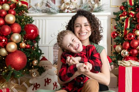 ensaio de natal bebê touca de papai noel brasilia df registrado pela fotógrafa letícia franco papai noel arvore guirlanda pijama carter's carters  trailer neve
ensaio de natal em brasilia'