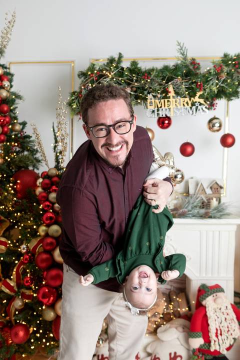 ensaio de natal bebê touca de papai noel brasilia df registrado pela fotógrafa letícia franco papai noel arvore guirlanda pijama carter's carters  trailer neve
ensaio de natal em brasilia'