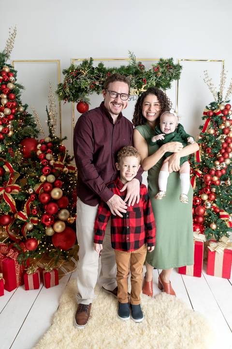 ensaio de natal bebê touca de papai noel brasilia df registrado pela fotógrafa letícia franco papai noel arvore guirlanda pijama carter's carters  trailer neve
ensaio de natal em brasilia'