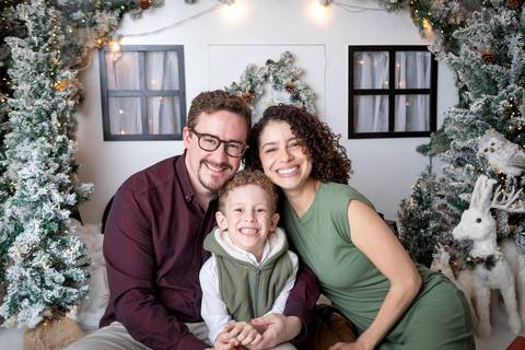 ensaio de natal bebê touca de papai noel brasilia df registrado pela fotógrafa letícia franco papai noel arvore guirlanda pijama carter's carters  trailer neve
ensaio de natal em brasilia'