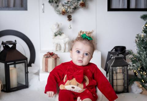 ensaio de natal bebê touca de papai noel brasilia df registrado pela fotógrafa letícia franco papai noel arvore guirlanda pijama carter's carters  trailer neve
ensaio de natal em brasilia'