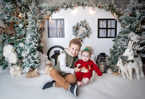 ensaio de natal bebê touca de papai noel brasilia df registrado pela fotógrafa letícia franco papai noel arvore guirlanda pijama carter's carters  trailer neve
ensaio de natal em brasilia'