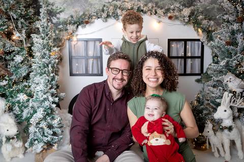 ensaio de natal bebê touca de papai noel brasilia df registrado pela fotógrafa letícia franco papai noel arvore guirlanda pijama carter's carters  trailer neve
ensaio de natal em brasilia'