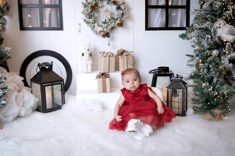 ensaio de natal bebê touca de papai noel brasilia df registrado pela fotógrafa letícia franco papai noel arvore guirlanda pijama carter's carters  trailer neve
ensaio de natal em brasília'