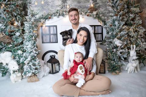 ensaio de natal bebê touca de papai noel brasilia df registrado pela fotógrafa letícia franco papai noel arvore guirlanda pijama carter's carters  trailer neve
ensaio de natal em brasília'